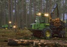 Vyvážecí traktory John Deere 1010 D Eco III