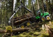 Vyvážecí traktory John Deere 1210 G