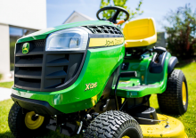 Zahradní traktory a ridery John Deere X126