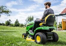 Zahradní traktory a ridery John Deere X370
