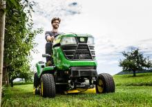 Zahradní traktory a ridery John Deere X370