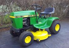 Zahradní traktory a ridery John Deere 111