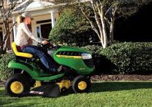 Zahradní traktory a ridery John Deere D100