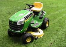 Zahradní traktory a ridery John Deere D105