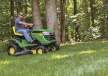 Zahradní traktory a ridery John Deere E150