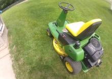 Zahradní traktory a ridery John Deere GX85