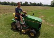 Zahradní traktory a ridery John Deere LX172