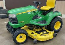 Zahradní traktory a ridery John Deere X585
