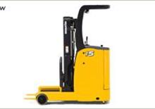 Regalové zakladače s plošinou pro řidiče Komatsu FB 13 RL