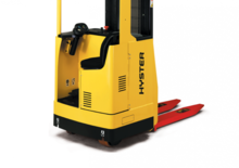 Regalové zakladače se sedadlem pro řidiče Hyster RS 1.5